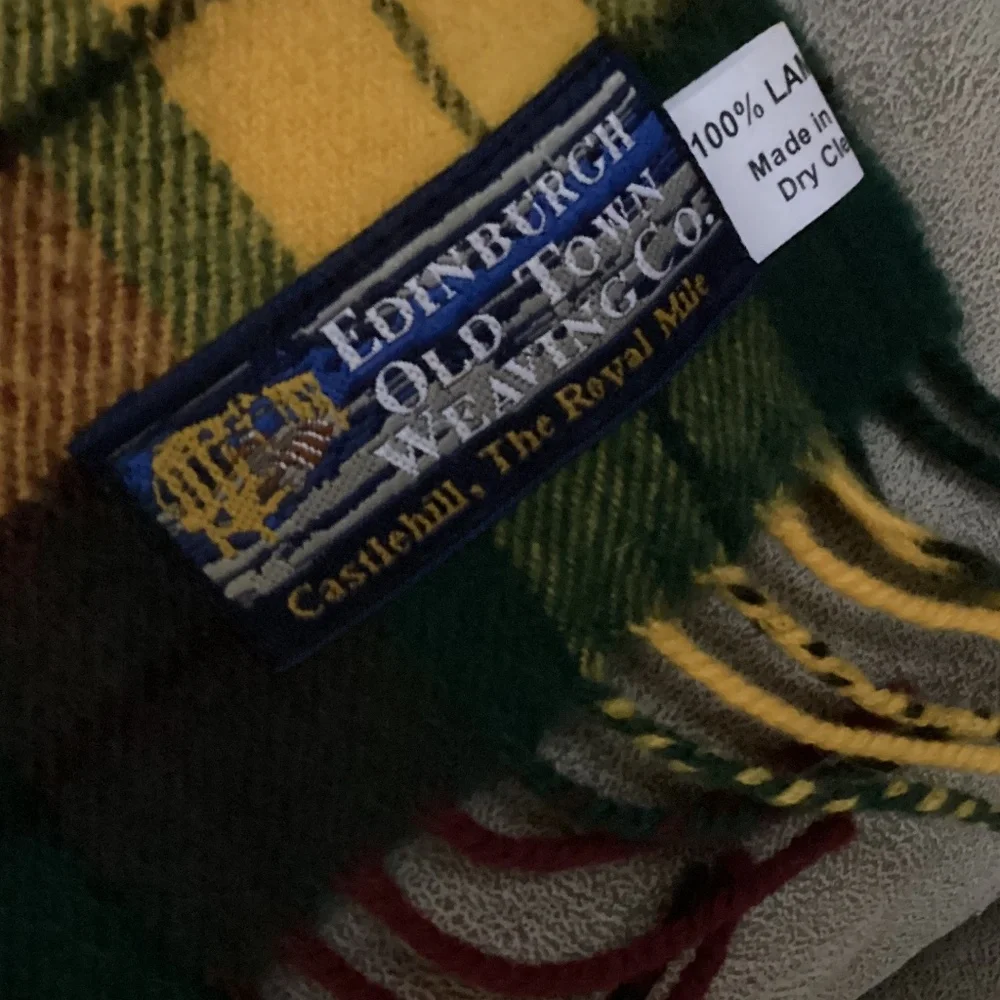 Unisex 100% Lambswool scarf Edinburgh old town weaving Scotland like new